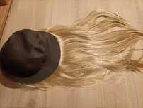 Czapka z włosami blond