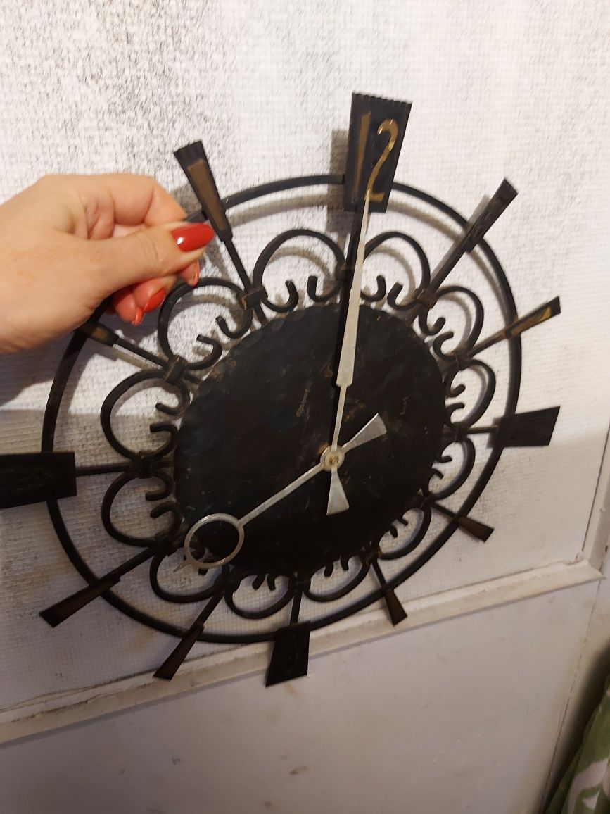 Zegar ścienny znak zodiaku sprawny metalowy vintage,
