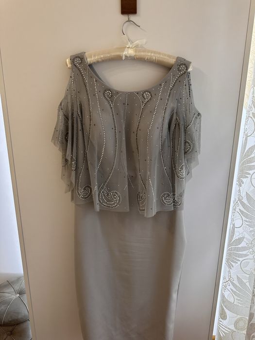 Жіноча вечірня сукня