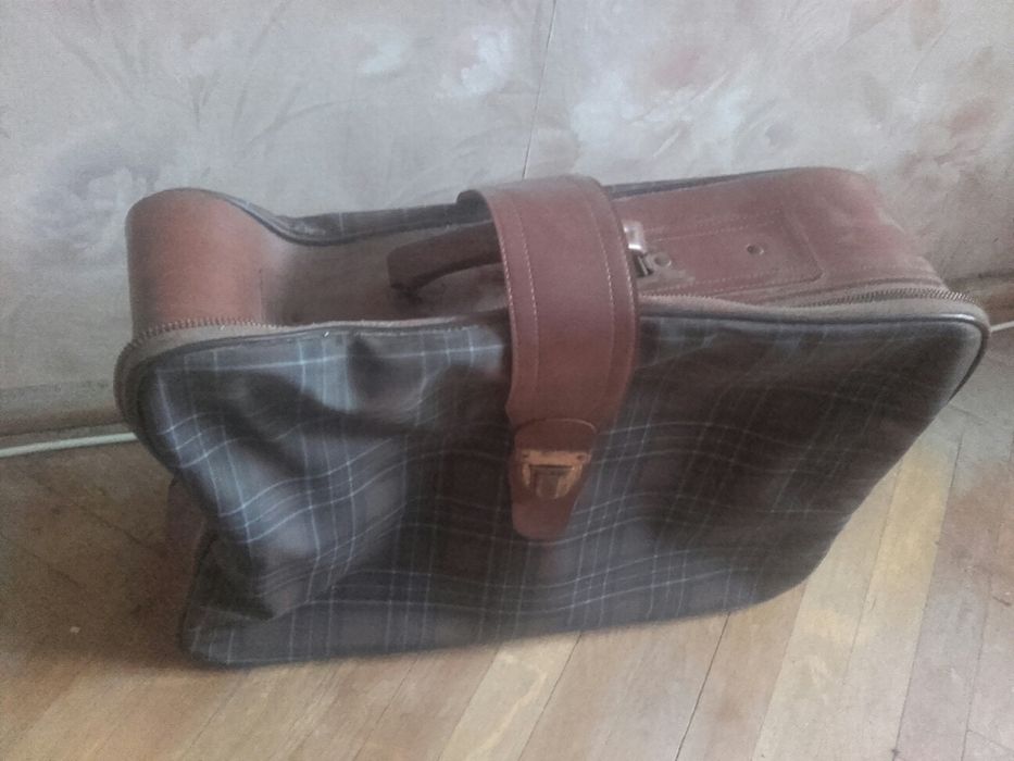 Sprzedam walizkę prl super stan rekwizyt na dach PRL