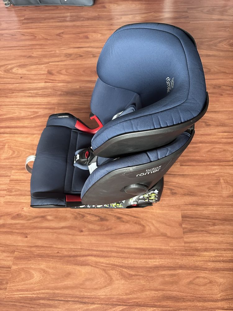Автокрісло Britax Romer ADVANSAFIX IV R (від 9 міс до 12 років)