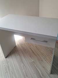 Białe biurko z szufladą