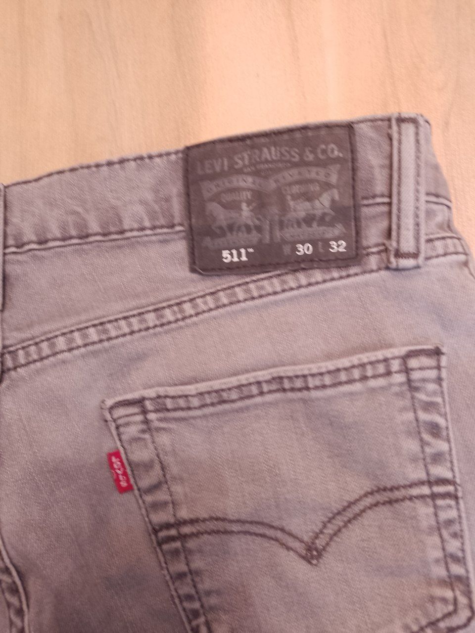 Джинси levis сірі