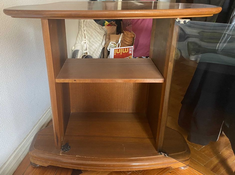 Móvel para televisão em nogueira