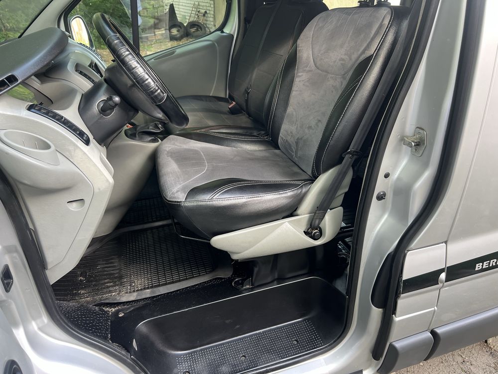 Opel Vivaro Long пассажир 6 мест , категория ..В..