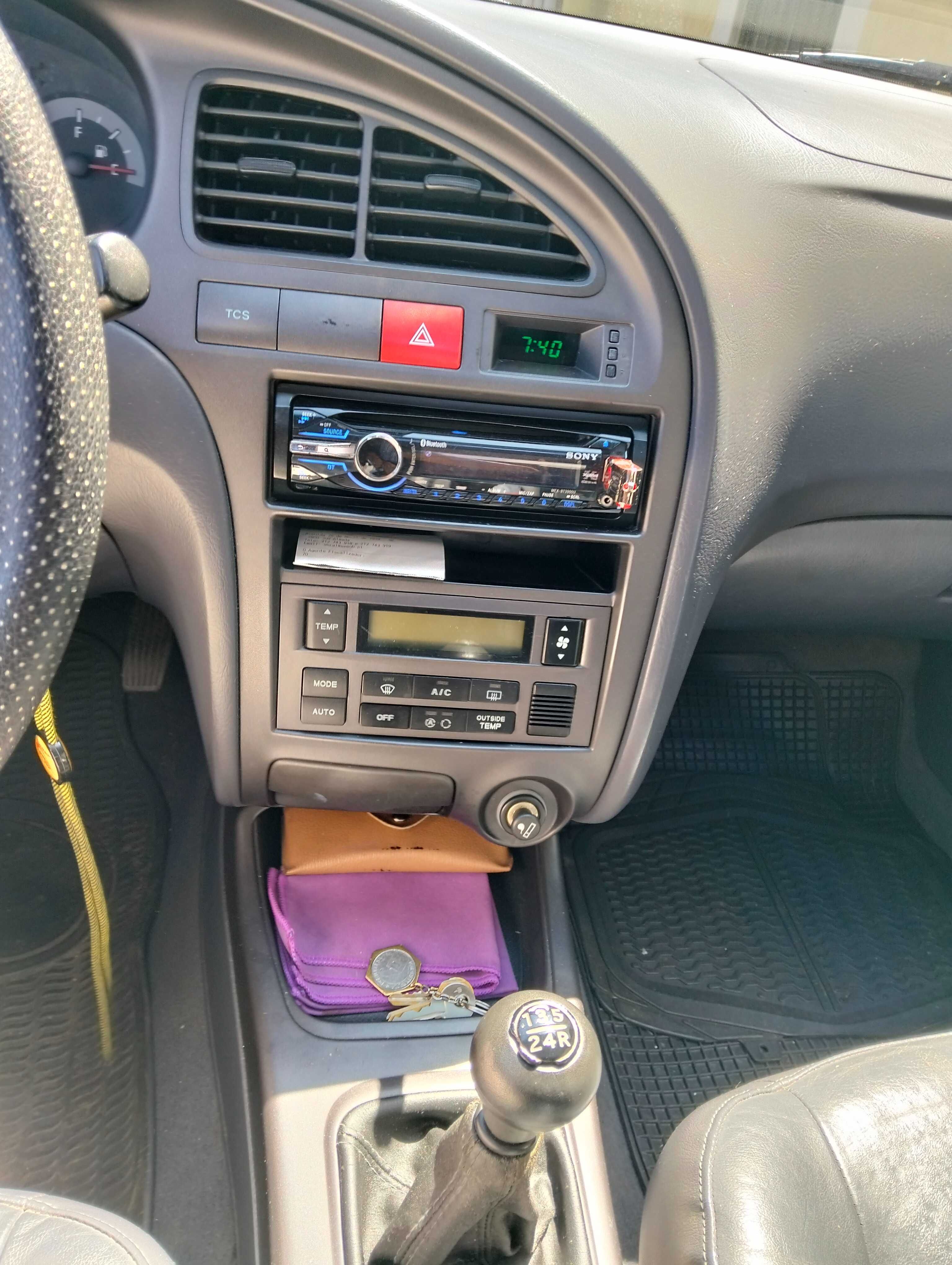 Vendo Hyundai Elantra 1.6 gasolina