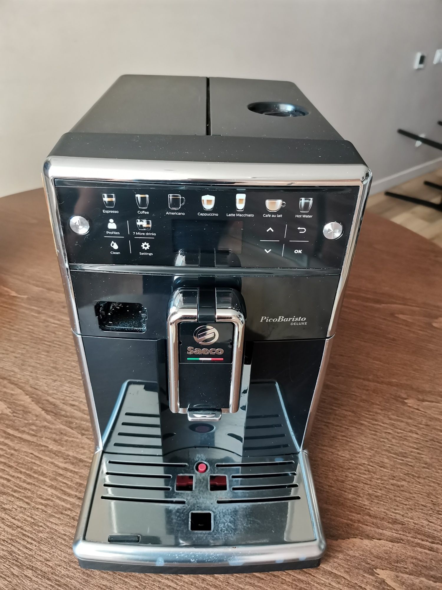 Кавомашина SAECO PicoBaristo Deluxe SM5570/10  Кофемашина Кофеварка