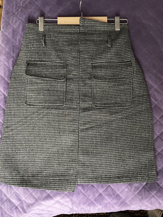 Тепла спідниця сірого кольору з підкладкою шортами