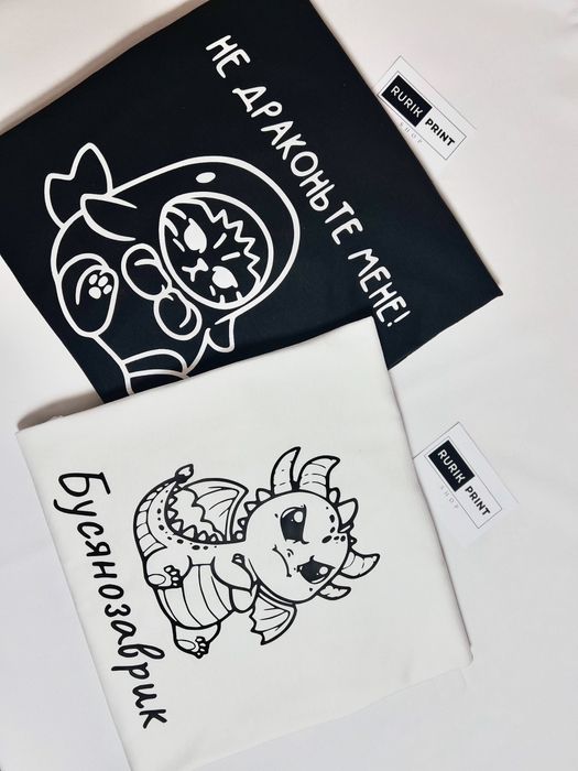 Футболка з принтами на замовлення