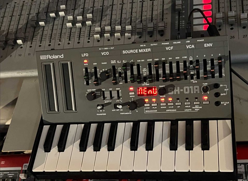 Syntezator Roland Sh-01a z klawiaturą