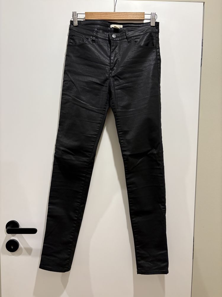 Woskowane spodnie z H&M
