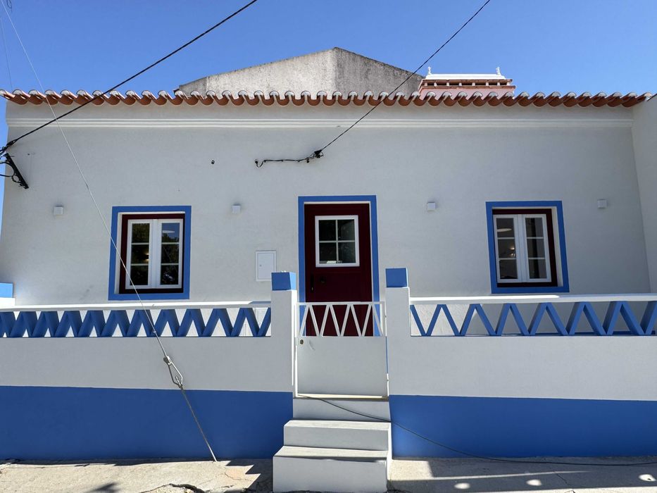 Casa Alentejana T3, lareira, quintal e terraço. Praia fluvial perto.