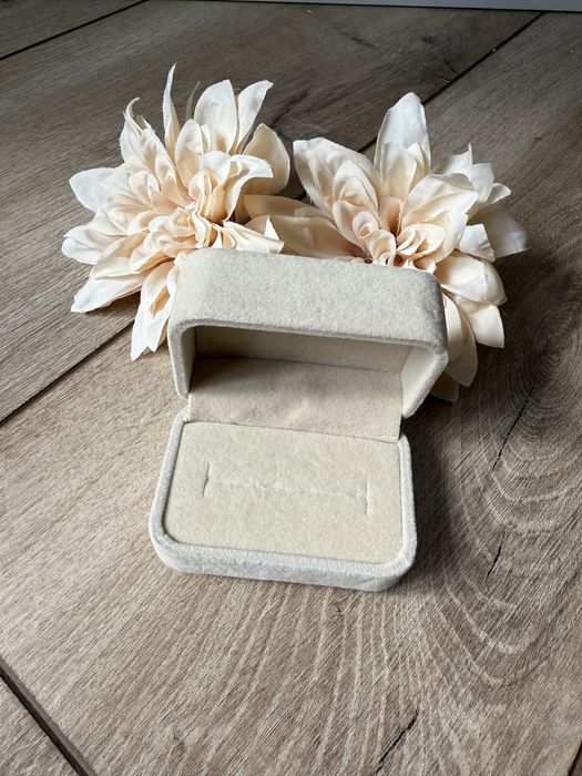 Bezowe pudełeczko na obrączki / pierścionki
