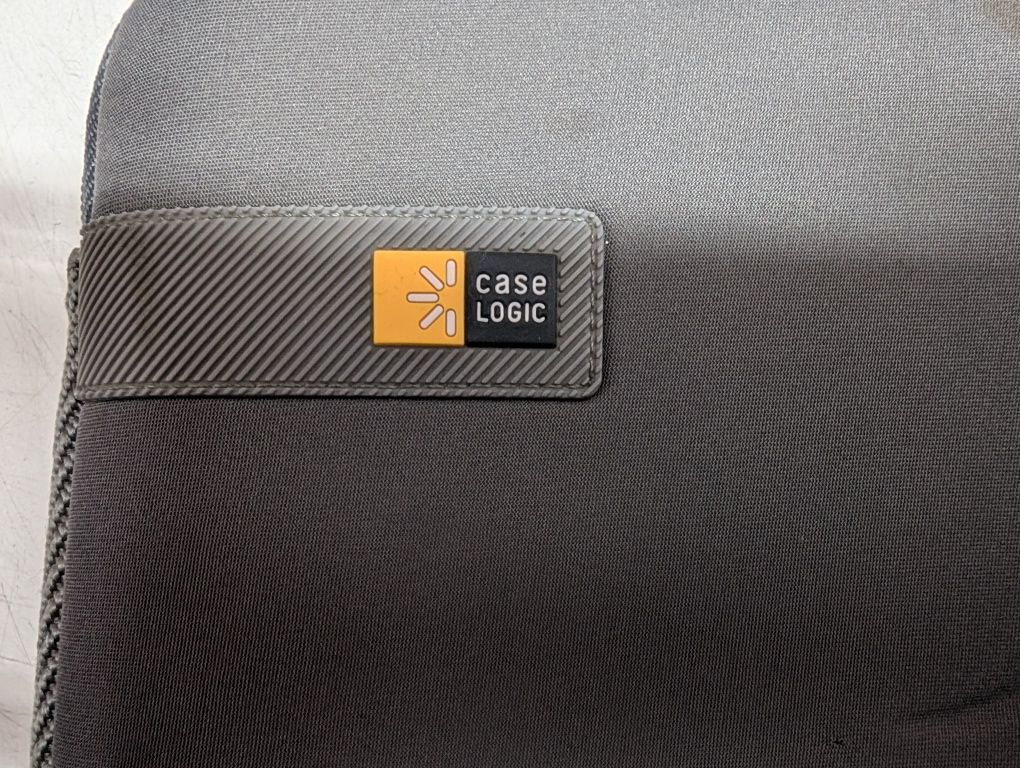 Vendo MacBook Pro 2015 em bom estado + capa de proteção+ sleeve.