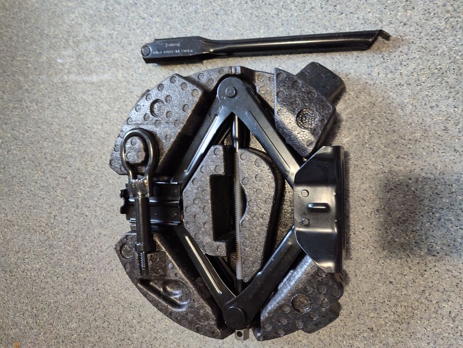 Домкрат Форд Куга Эскейп Ford Kuga Escape