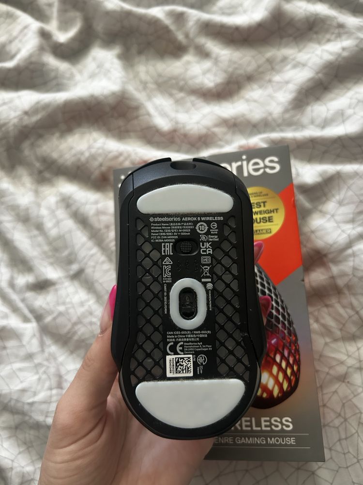 SteelSeries Aerox 5 Wireless – Gamingowa myszka bezprzewodowa