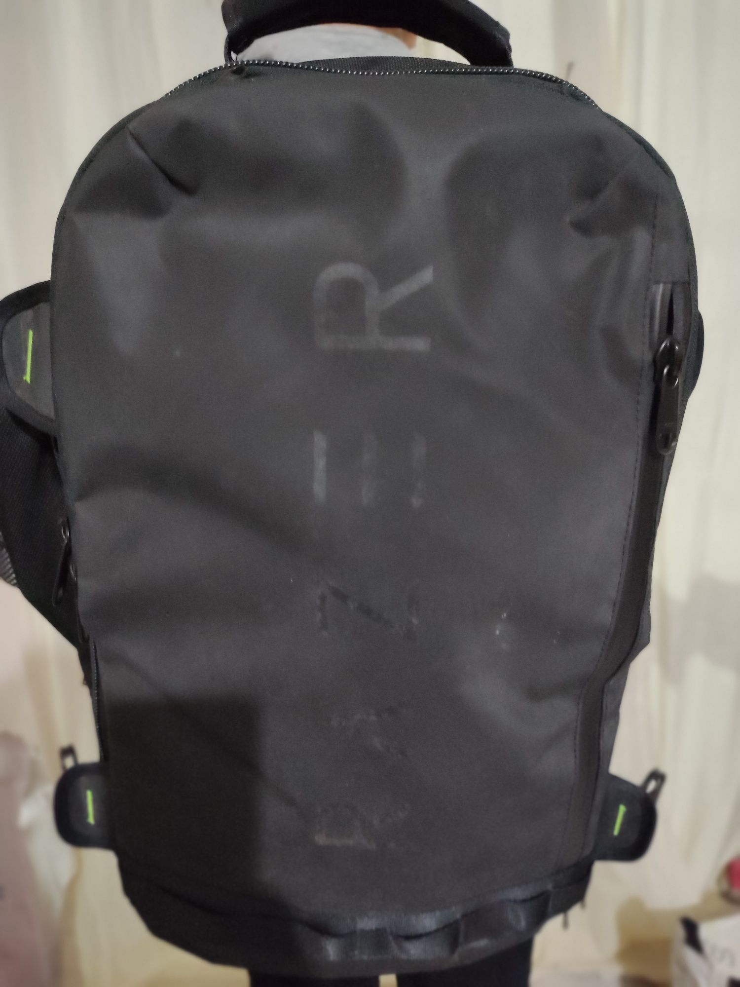 Mochila razer ainda com itiqueta