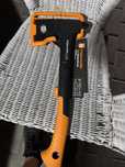 Siekiera Fiskars  X18