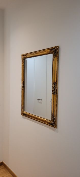 Lustro fazowane w złoconej ramie