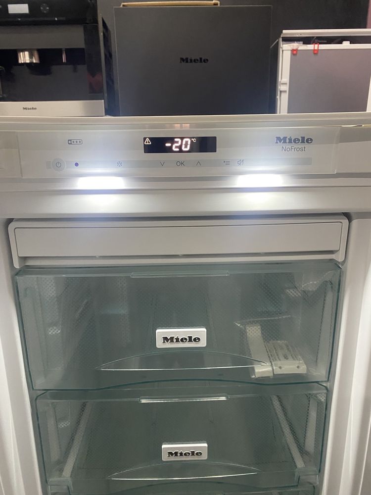 Морозильна камера під монтування Miele FNS 35402 i