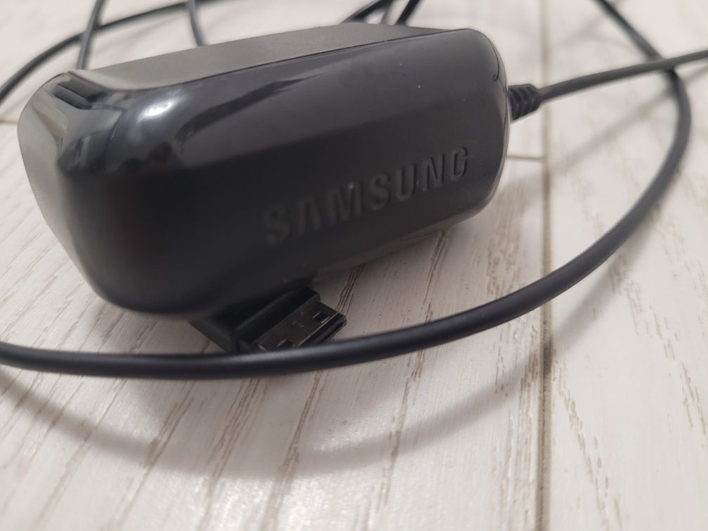 Ładowarka do starego modelu telefonu Samsung