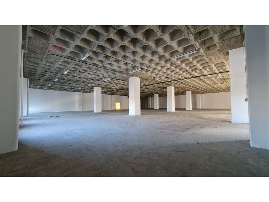 Arrenda-se Armazém com 1514m2 na Rua da Matinha, Lisboa