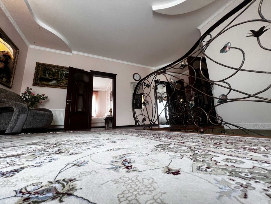 Будинок в м Березань, площа 220 м2, ремонт, ставок, баня, ліс