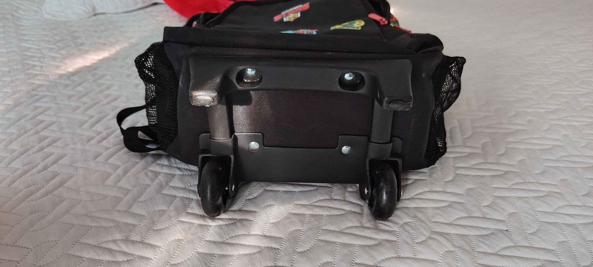 Mochila com rodas e lancheira