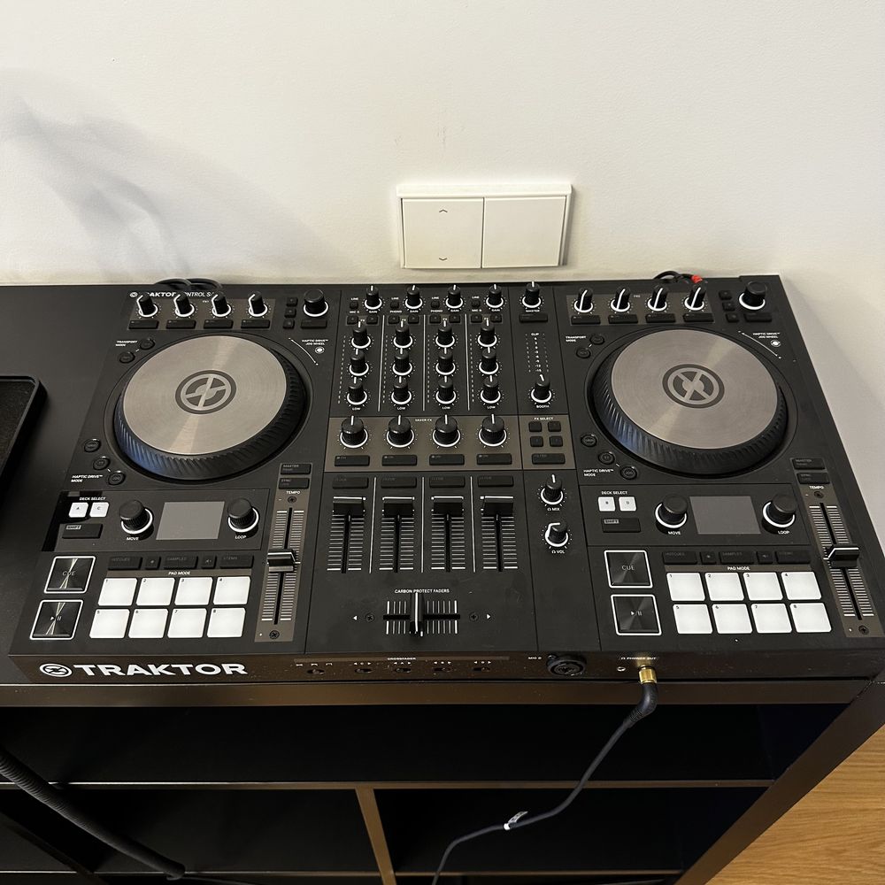 Traktor Kontrol S4 mk3 with decksaver (new)