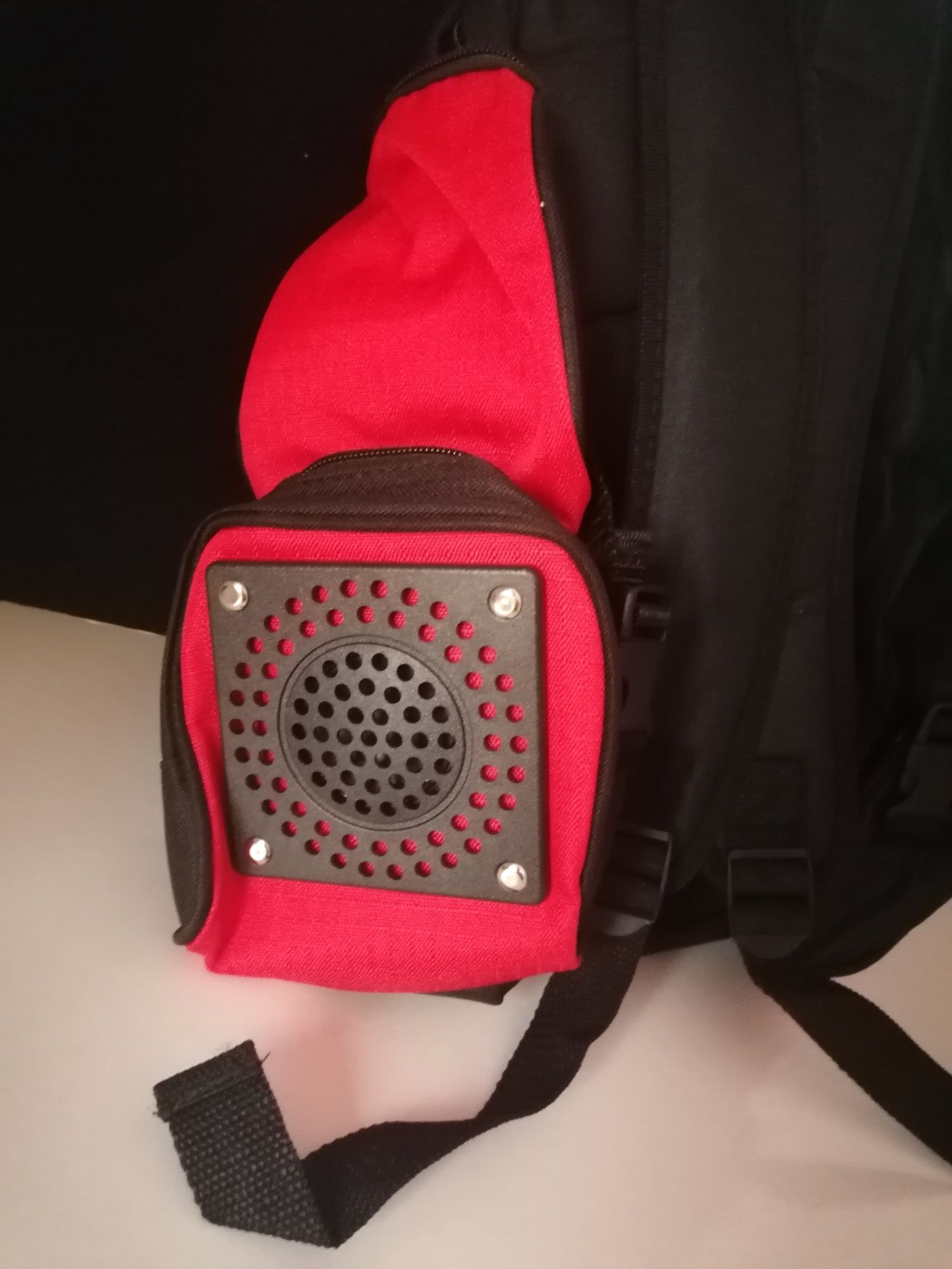 Mochila com colunas com publicidade da Coca-Cola