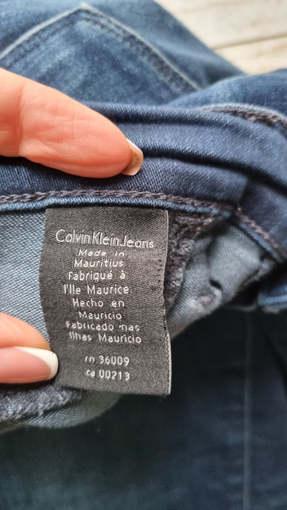 Zestaw jeansy+bluza Calvin Klein Naketano rozmiar M