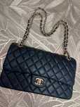 Na sprzedaż: Chanel Classic Double Flap Medium – Czarna Skórzana Ikona