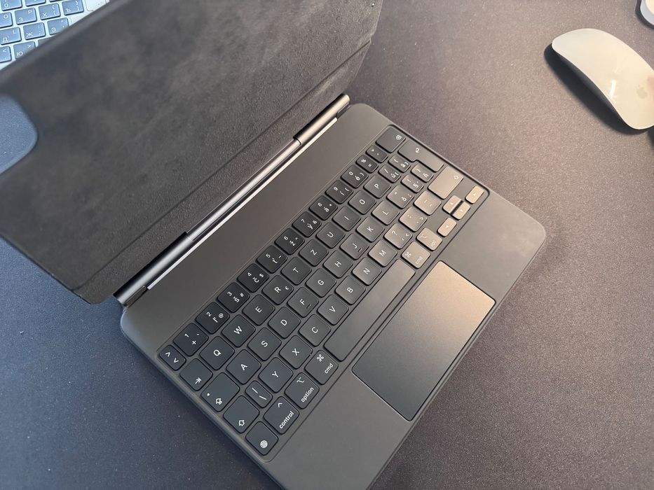 Apple Magic Keyboard  для iPad Pro 11