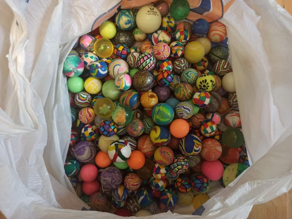 М'ячик, стрибунець попрыгунчик. Разноцветные мячики 
Різні розміри та