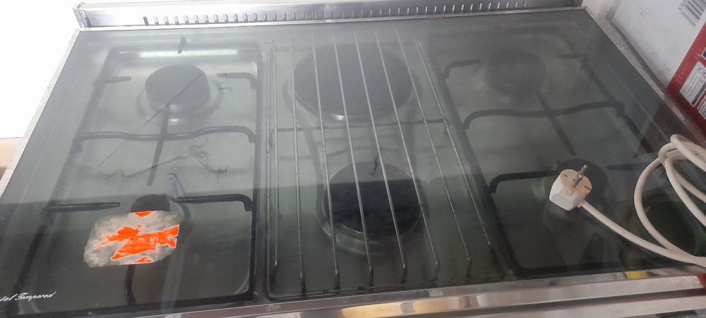 Fogão eléctrico e a gás