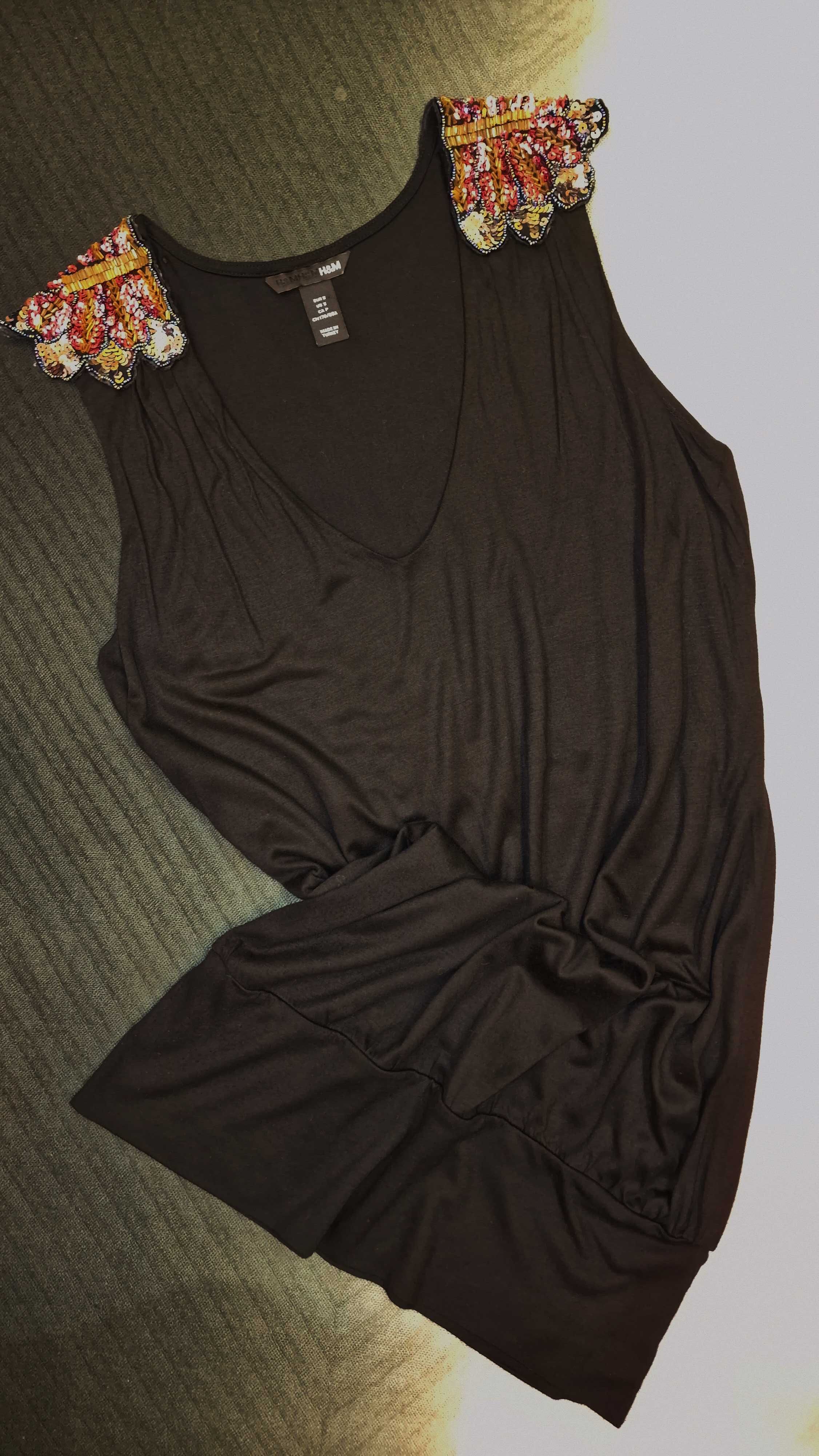 Удлиненная блуза на вечер с декором а плечах