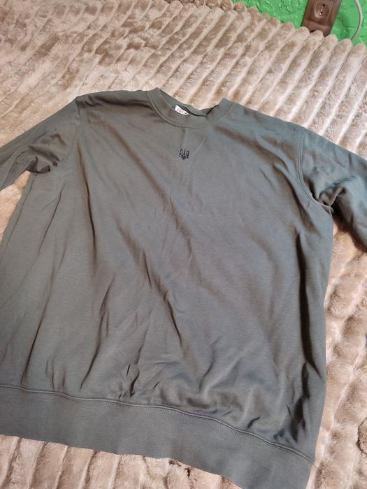 Продам темно зелений світер