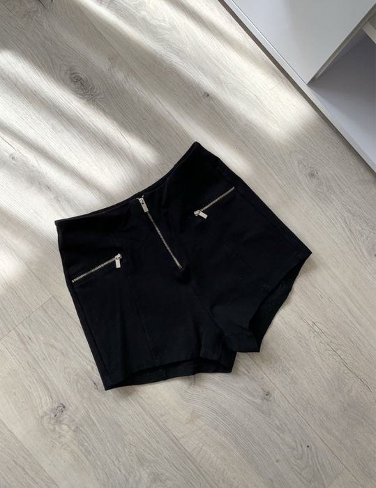 Шорты высокой посадки Bershka