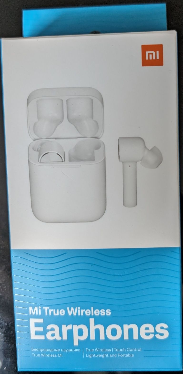 Pudełko a w nim słuchawki Bluetooth Mi True Wireless Earphones