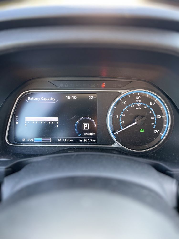 Продам Nissan Leaf 2018
