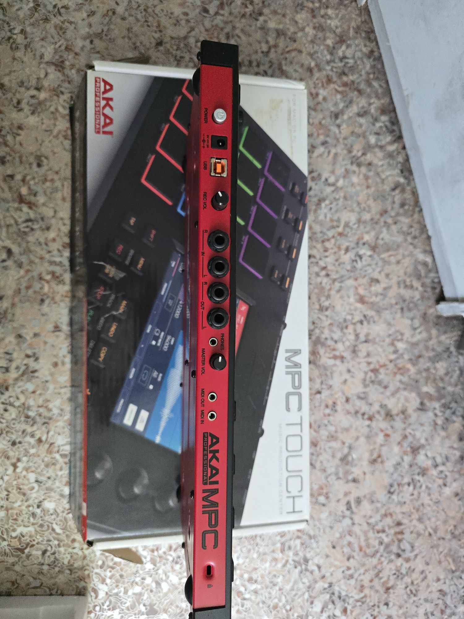 Akai mpc Touch музична портативна студія