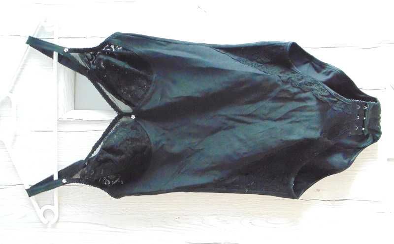 Triumph czarne body damskie z koronką 80B