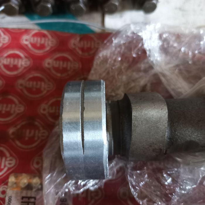 Продам поршня и роспредвал 4216 и евотеч