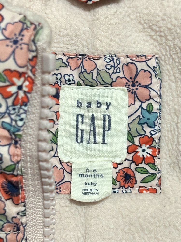 зимовий комбінезон фірми Gap 0-6 міс