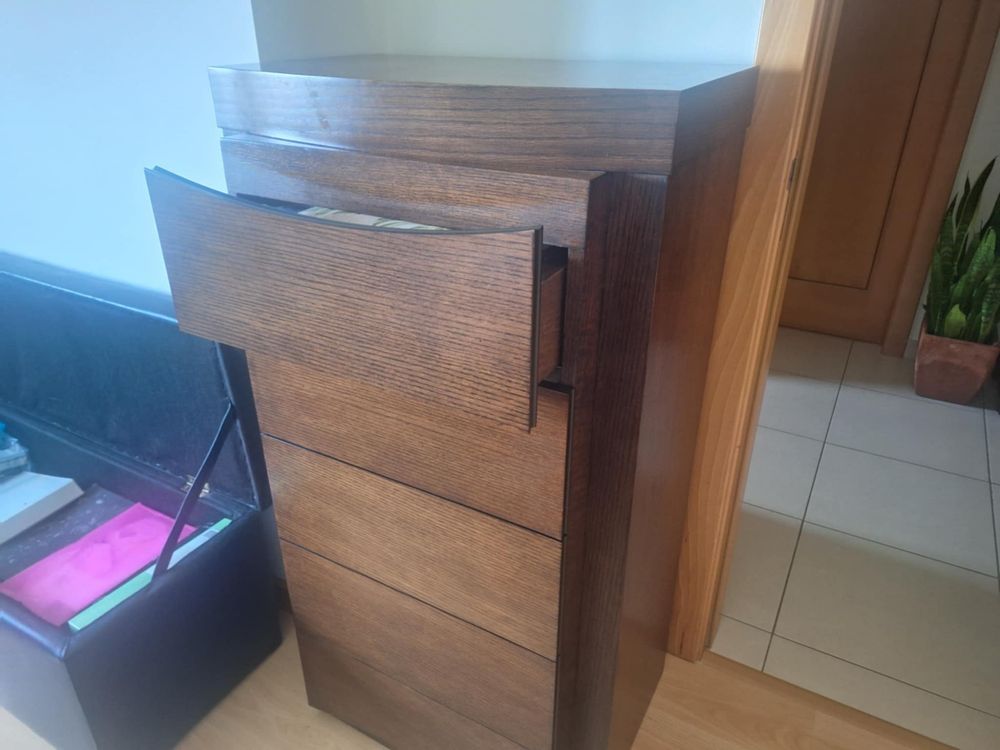 Mobília completa de quarto em madeira maciça