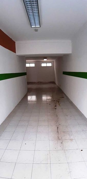 Loja  85m2 em Coselhas apta para serviços ou comércio