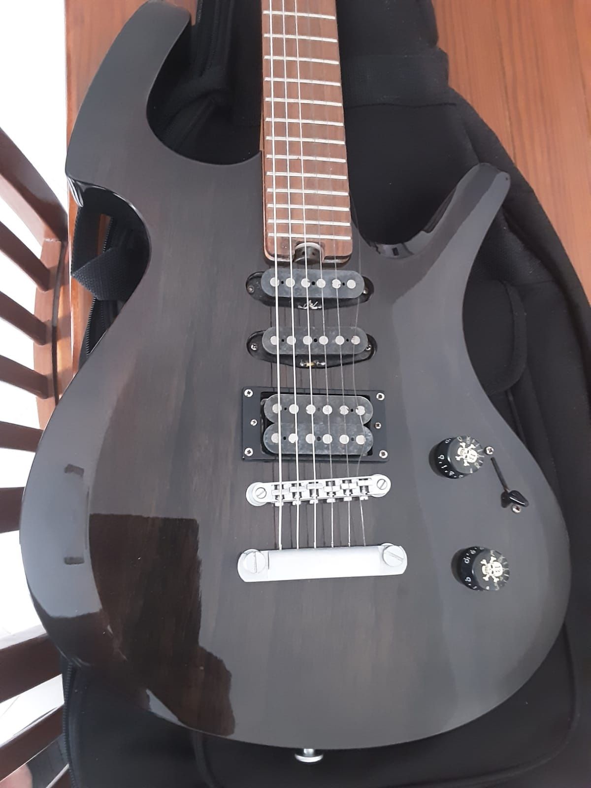 Guitarra. Usada poucas vezes