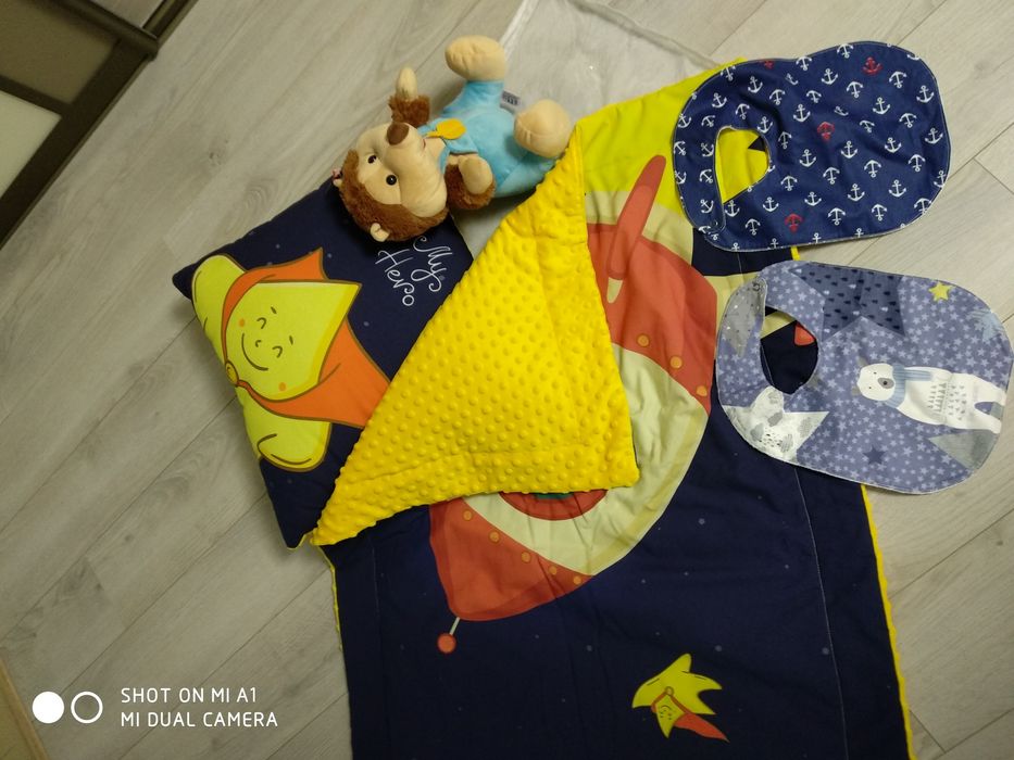 Одеяло подушка слюнявчики Toys