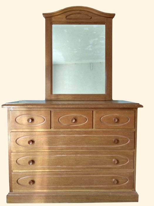 Ліжко комод деркало меблі в спальню гарнітур