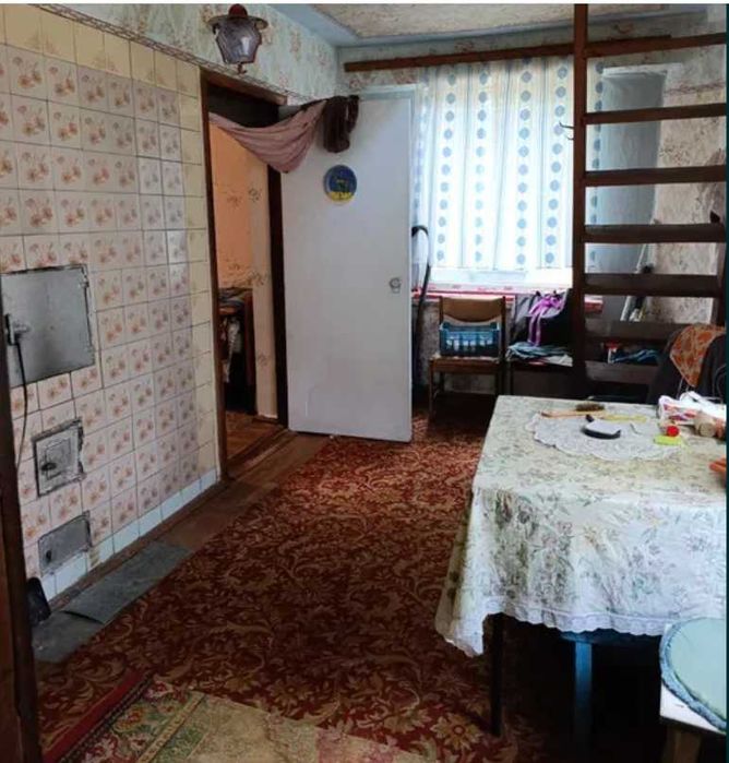 Продам дом -дачу в Высоком. Участок 10 соток .Печное отопление TB